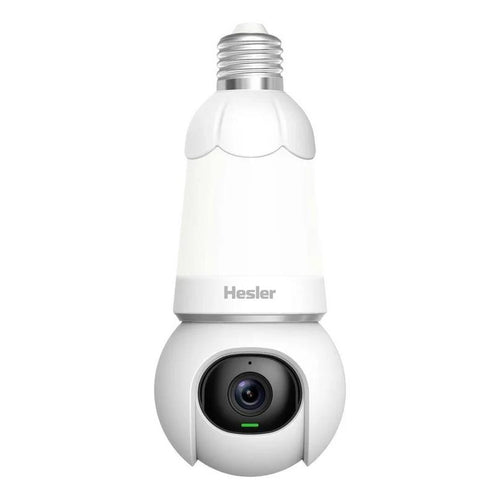 HESLER 2K WLAN-Glühbirnenkamera als Produktfoto freigestellt vor weißem Hintergrund, mit E27-Gewinde und Kameraobjektiv.
