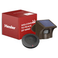Lieferumfang mit Verpackungsbox, Solarsensor mit Halterung und Empfänger, angeordnet vor weißem Hintergrund.