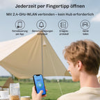 Mann bedient das Hesler Smart-Lock per Smartphone-App mit Echtzeit-Benachrichtigung und Ereignisprotokoll.