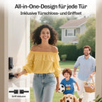Familie betritt das Haus durch eine Tür mit montiertem Hesler Smart-Lock und passendem Griffset.