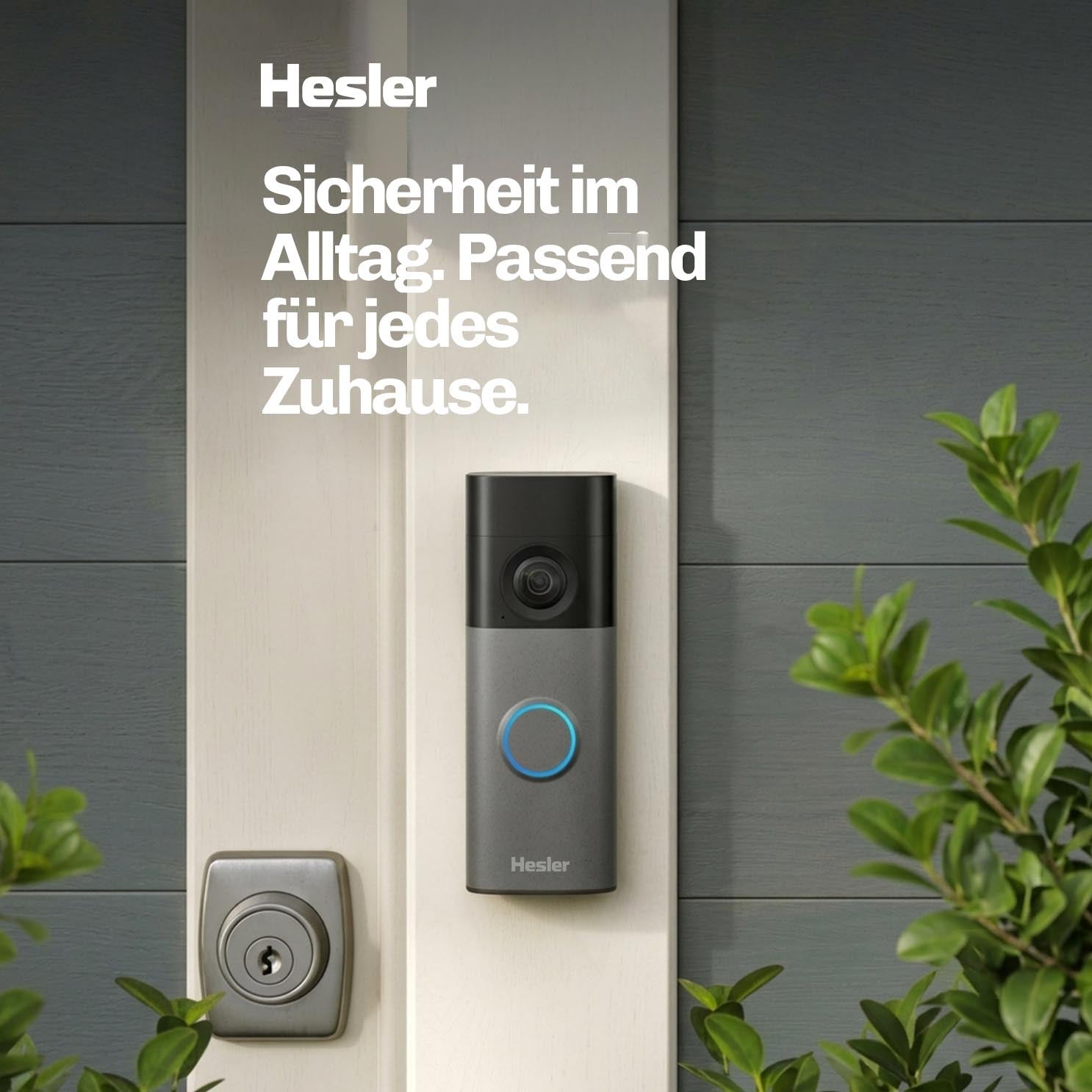 HESLER Videotürklingel an einer Haustür montiert, davor ein Türschloss, mit dem Hinweis auf Sicherheit für jedes Zuhause.