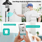 Zusteller klingelt an der Haustür, während die Hesler-Kamera die Szene erfasst und per App Zwei-Wege-Audio ermöglicht
